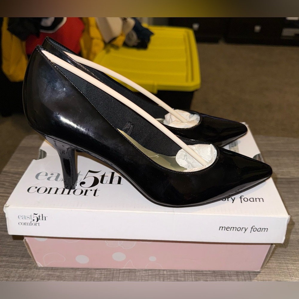 East 5th Classic Black Heels - Picture 2 of 5